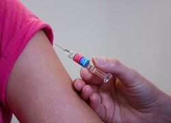 Normal_vaccinatie_vaccin_inenting